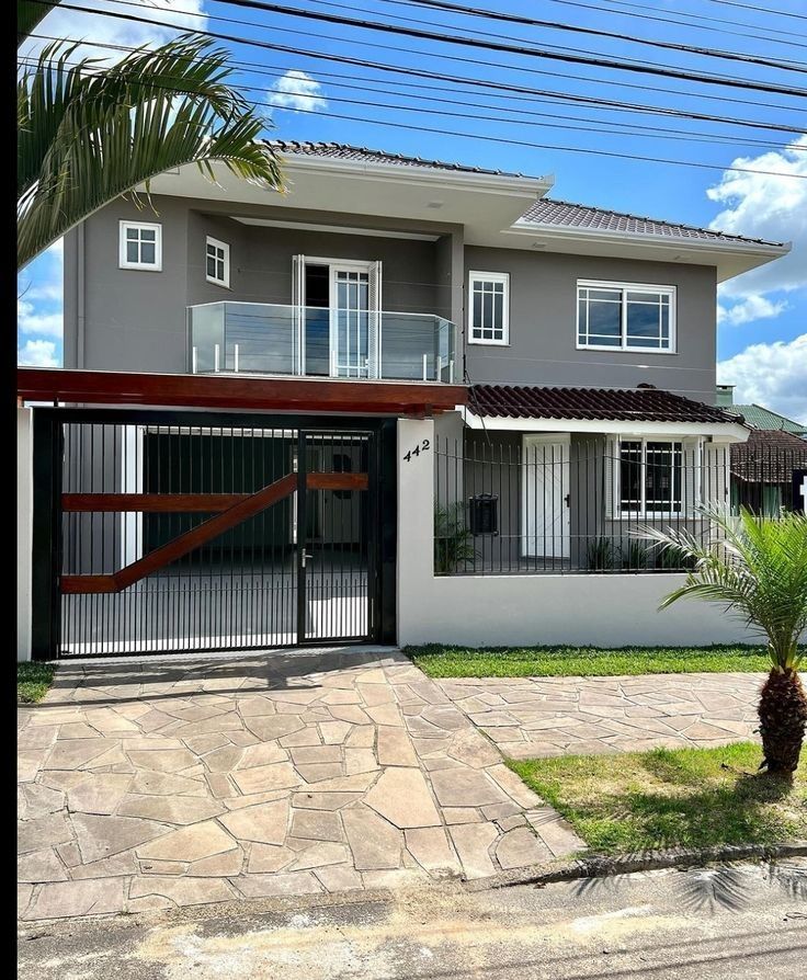 Casa moderna de dois pavimentos